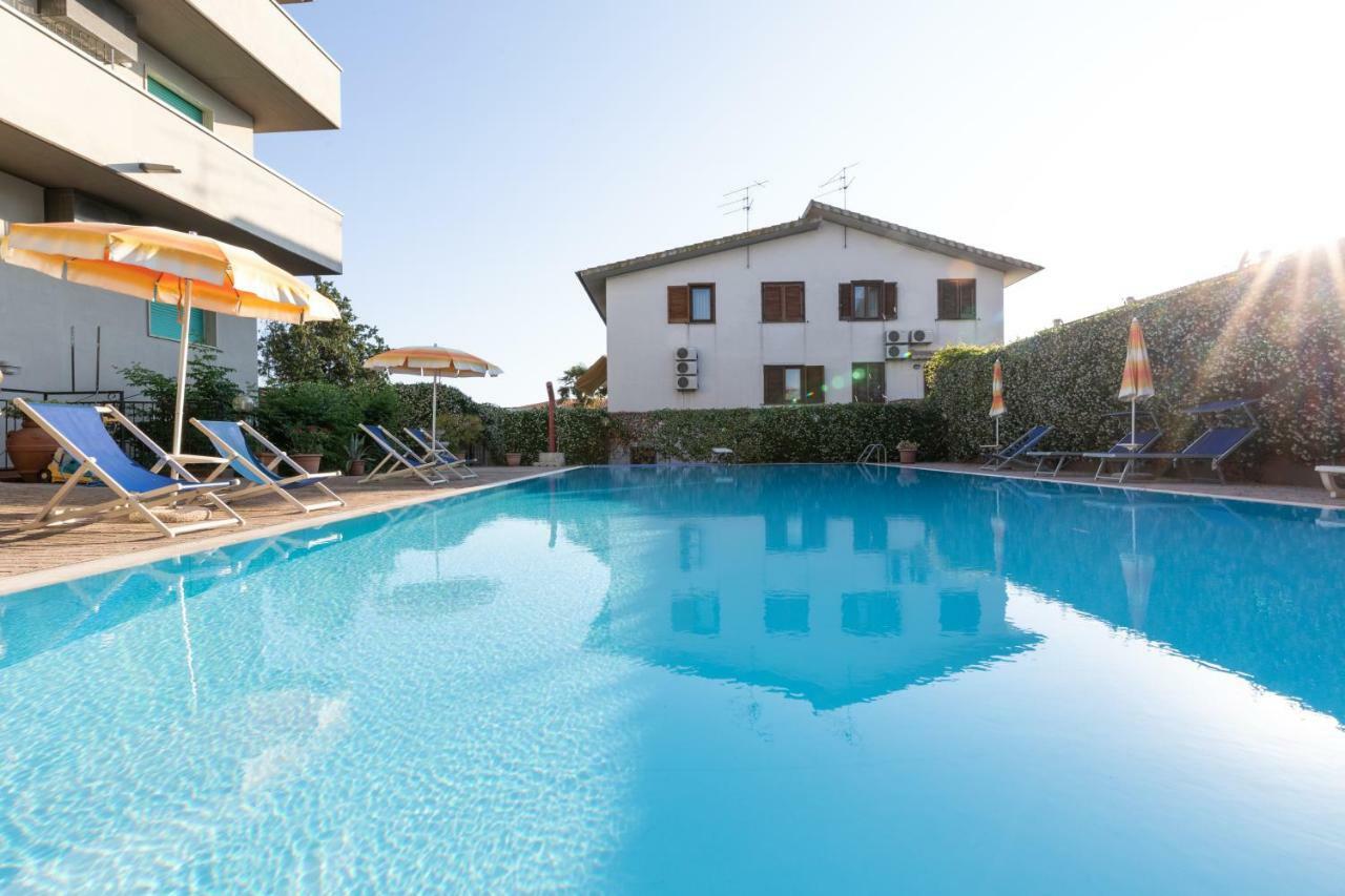 פונטבלנדה Hotel Rombino מראה חיצוני תמונה